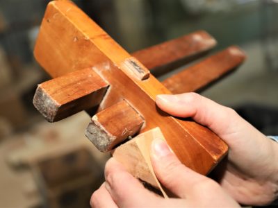Gramil herramienta tornería artesanal de madera en Galicia