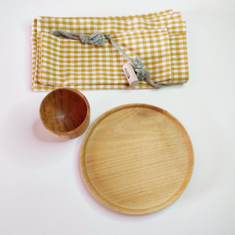Picnic Cuco mostaza mantel Vichy + prato + cunco de madeira