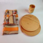 Conxunto picnic Esquío pratos e cuncos de madeira con mantel