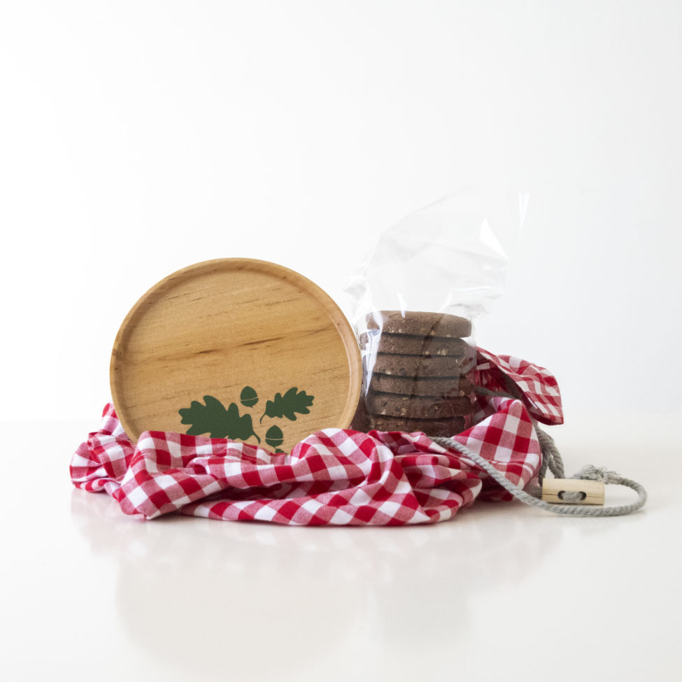 Bolsa mantel de picnic Xoaniña con prato Landra e rebolos de chocolate